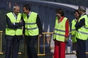 De esquerda a dereita: Touriño, Zapatero, Magdalena Álvarez (Fomento), María Xosé Caride (Política Territorial) e Manuel Ameijeiras (goberno español en Galiza