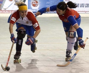 Un partido de hóckey feminino