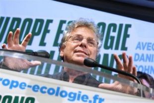 A imaxe de Daniel Cohn-Bendit, líder de Europe Ecologie, é portada no Libération