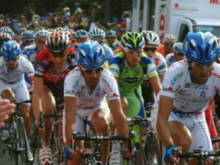 Na última etapa da 'Vuelta', sabéndose cuarto, con Veloso ao carón